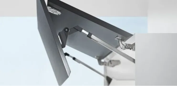 Фурнітура для кухні: чи варто переплачувати за Blum